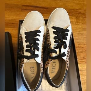 Vici leopard sneakers